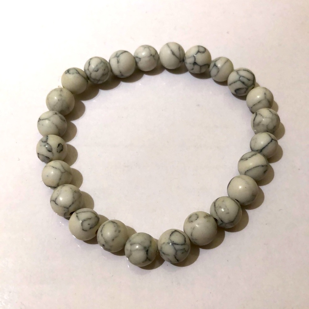 NWOT Howlite Gemstone Stretch Bracelet